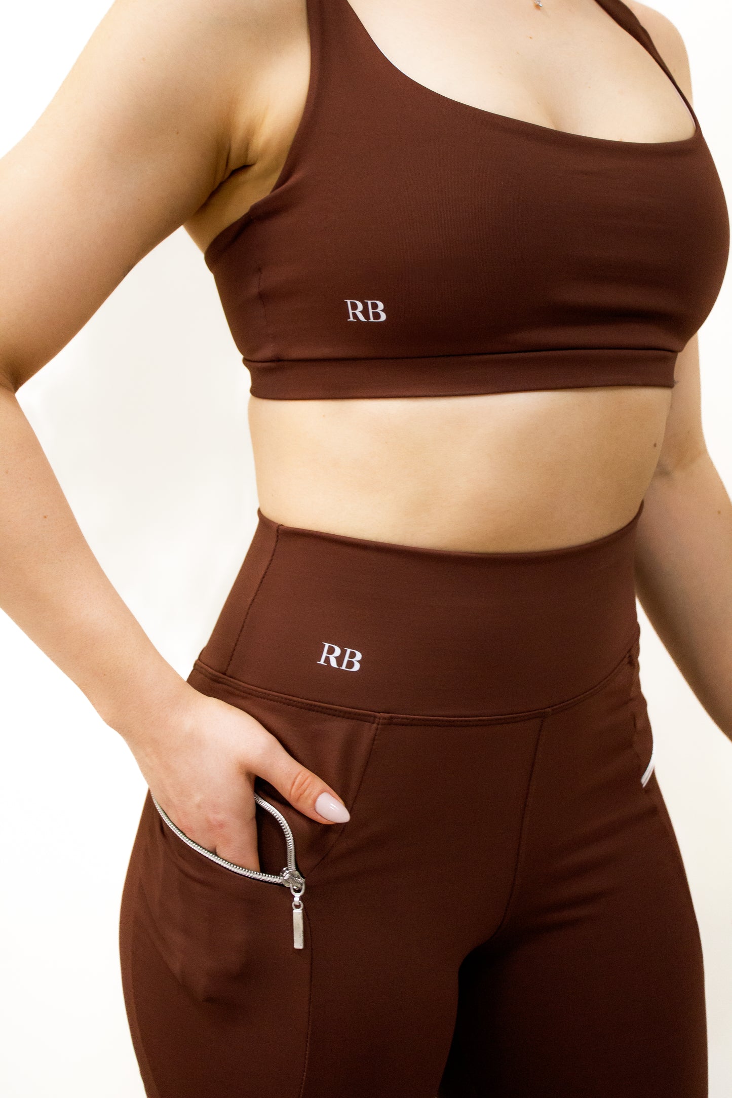 Calça com Bolsos Zíper - R557